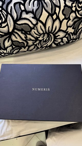 Zapatillas Numeris Negras y Blancas Nuevas