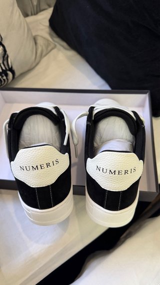 Zapatillas Numeris Negras y Blancas Nuevas