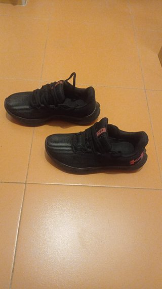 Zapatillas Under Armour Mujer Negras