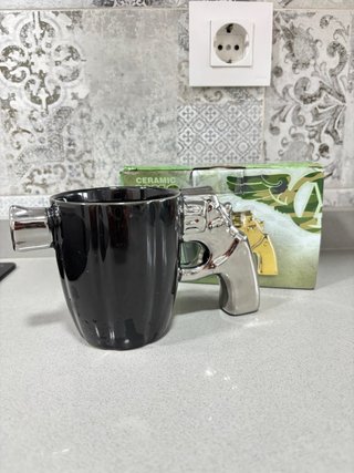 Taza Diseño Pistola Cerámica Negra y Plata