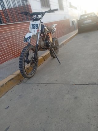 Moto ROAN Motocross Negra y Roja