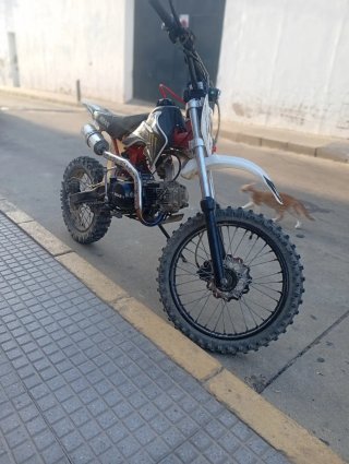 Moto ROAN Motocross Negra y Roja