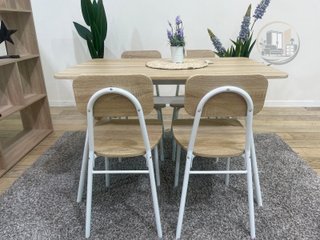 MESA CON 4 SILLAS