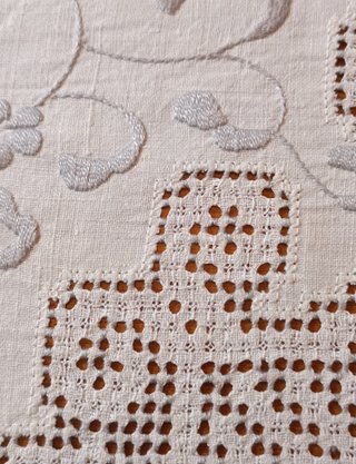 Mantelería antigua Lagartera beige/blanca