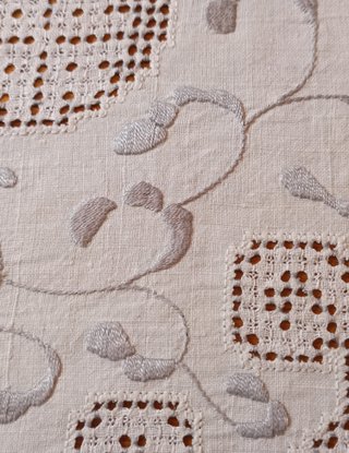Mantelería antigua Lagartera beige/blanca