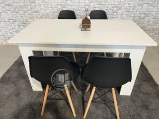 MESA FIJA CON 4 SILLAS