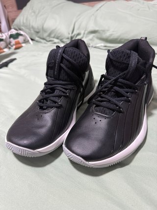 Zapatillas Under Armour Negras y Blancas