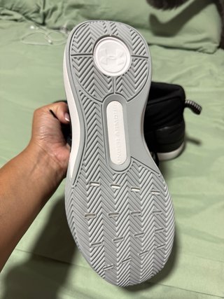 Zapatillas Under Armour Negras y Blancas