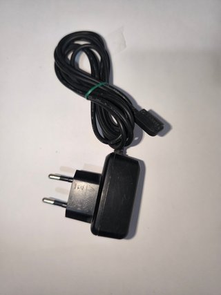 Móvil Vodafone 527 Rosa + Cargador + Auriculares