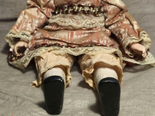 Muñeca antigua de porcelana