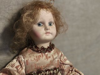 Muñeca antigua de porcelana