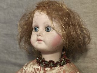 Muñeca antigua de porcelana