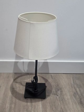 Lámpara de mesa moderna