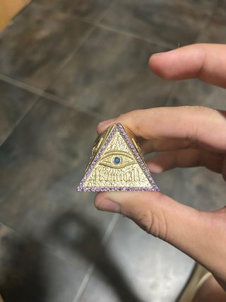 Anillo de iluminati bañado en oro 14k