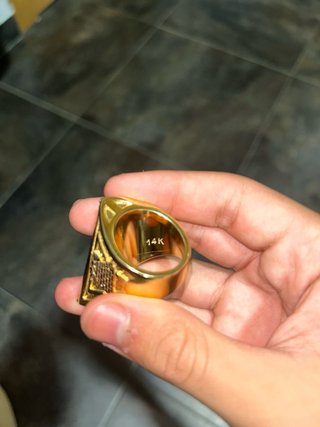 Anillo de iluminati bañado en oro 14k