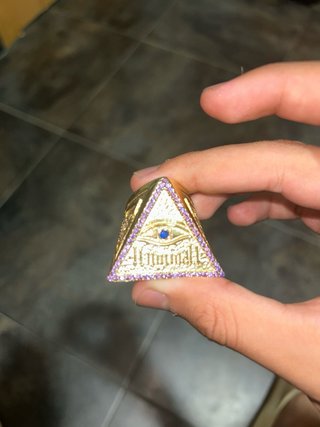 Anillo de iluminati bañado en oro 14k