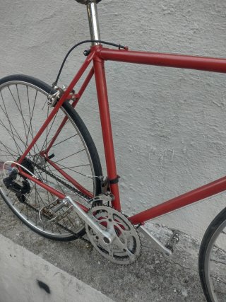 Bicicleta de carretera vintage roja