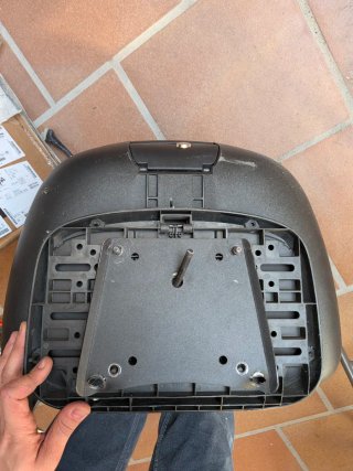 Baúl moto Shad
