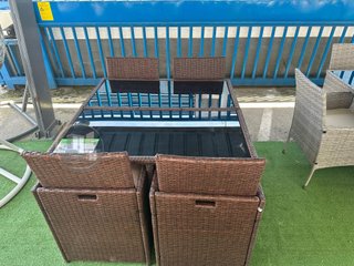 MESA TERRAZA CON SILLA Y PUFS
