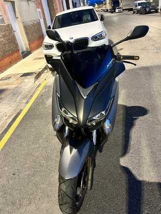 Yamaha XMAX 250 gris