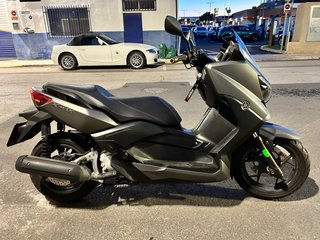 Yamaha XMAX 250 gris