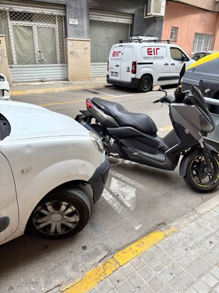 Yamaha XMAX 250 gris