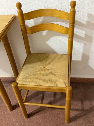 Mesa de cocina de madera con 2 sillas
