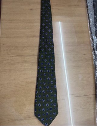Corbata verde con estampado floral