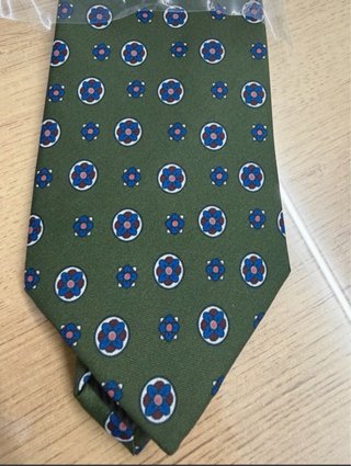 Corbata verde con estampado floral