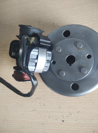 Volante magnético Derbi Variant Start 5