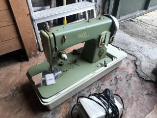 Máquina de coser Alfa Royale