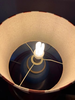 Lámpara de mesa cerámica azul y naranja