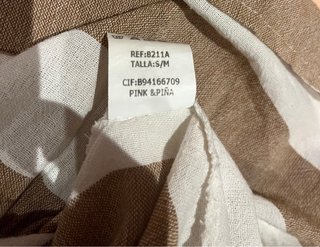 Vestido de rayas marrones y blancas