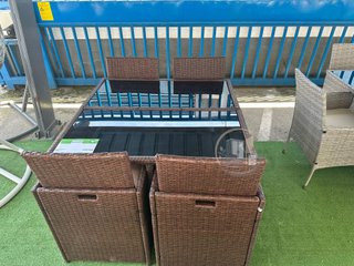 MESA TERRAZA CON SILLA Y PUFS