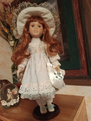 Muñeca de porcelana antigua