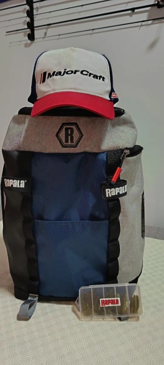 Mochila pesca Rapala y caña Ajing