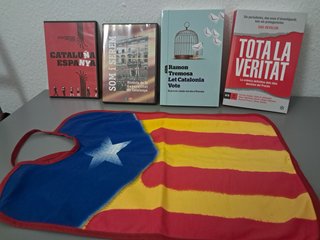Lot català: 2 DVD + 2 llibres + pitet