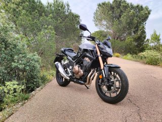 Honda CB500F Negra y Dorada