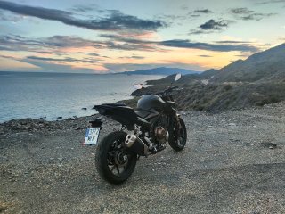 Honda CB500F Negra y Dorada