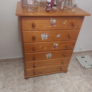 Cajonera de madera con dibujos