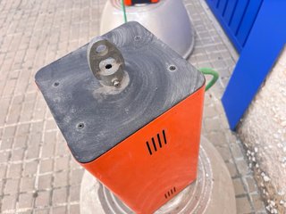 Luminaria industrial naranja y plateada