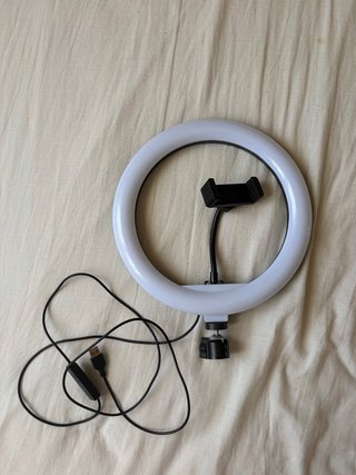 Aro de luz LED con soporte para móvil de Ale-Hop