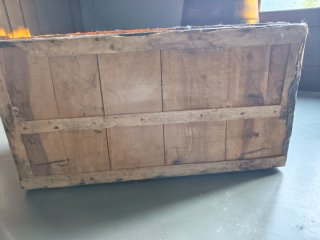 Baúl antiguo madera y metal decorado
