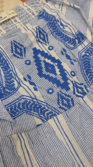 Vestido corto azul con rayas