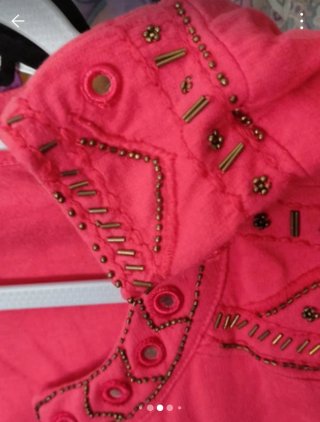 Chaqueta Stradivarius con abalorios Talla S
