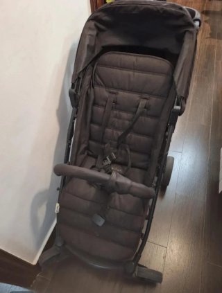 Silla de paseo oscura