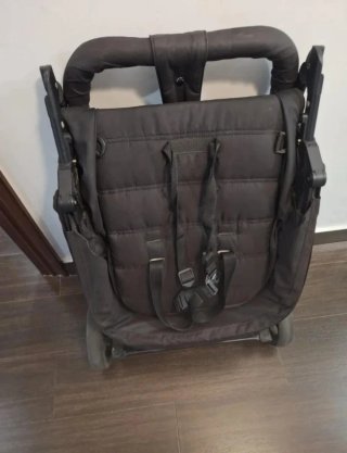 Silla de paseo oscura