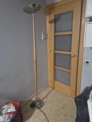 Lámpara de pie madera y metal