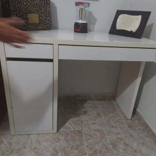 Escritorio blanco