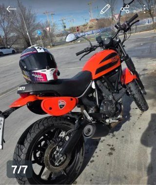 Ducati Scrambler Sixty2 color naranja